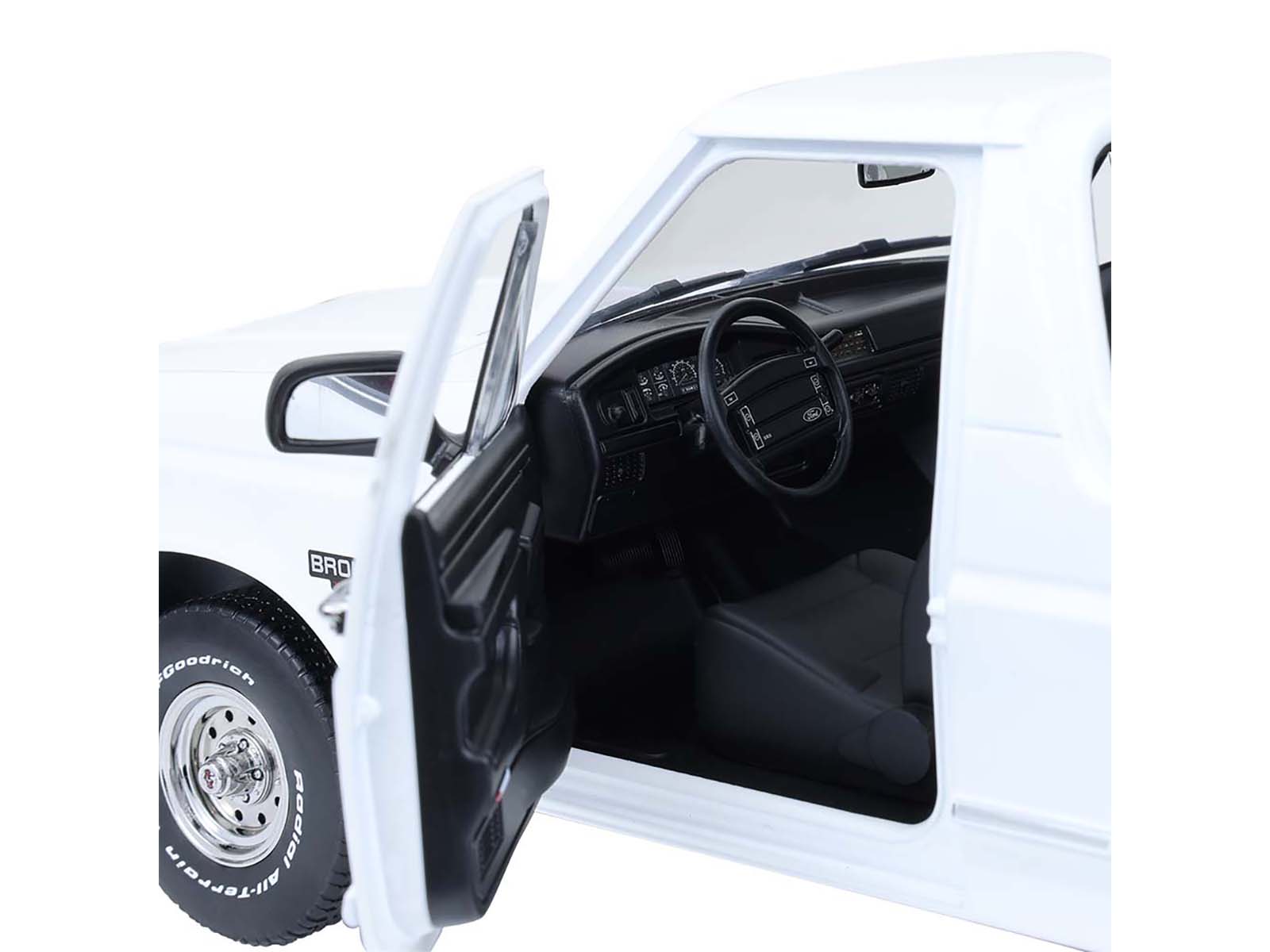 1993 Ford Bronco XLT Oxford White &quot;Artisan Collection&quot; 1/18 Diecast Model Car by Greenlight