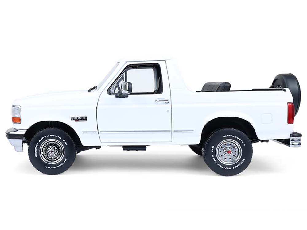 1993 Ford Bronco XLT Oxford White &quot;Artisan Collection&quot; 1/18 Diecast Model Car by Greenlight