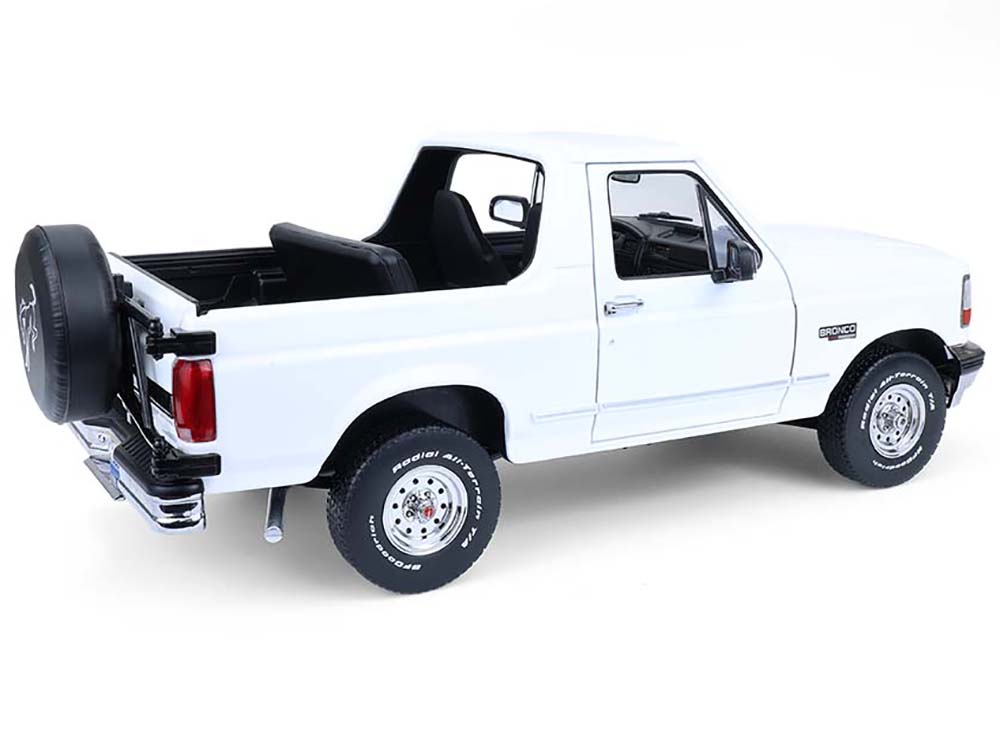 1993 Ford Bronco XLT Oxford White &quot;Artisan Collection&quot; 1/18 Diecast Model Car by Greenlight