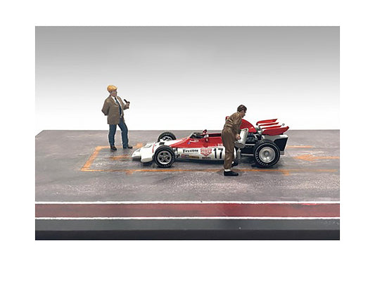 &quot;Race Day&quot; Two Diecast Figures Set 4 for 1/43 Scale Models by American Diorama