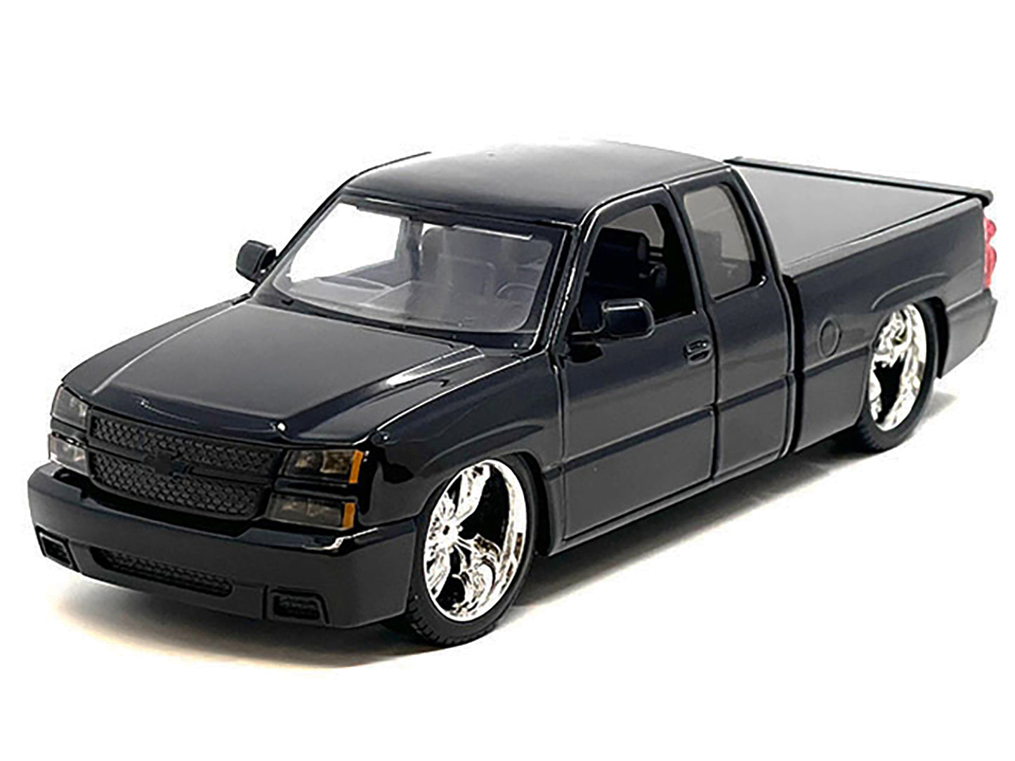 2006 Chevrolet Silverado Custom Pickup Truck Black &quot;Die-Cast Collection&quot; Series 1/25 Diecast Model Car by Motormax