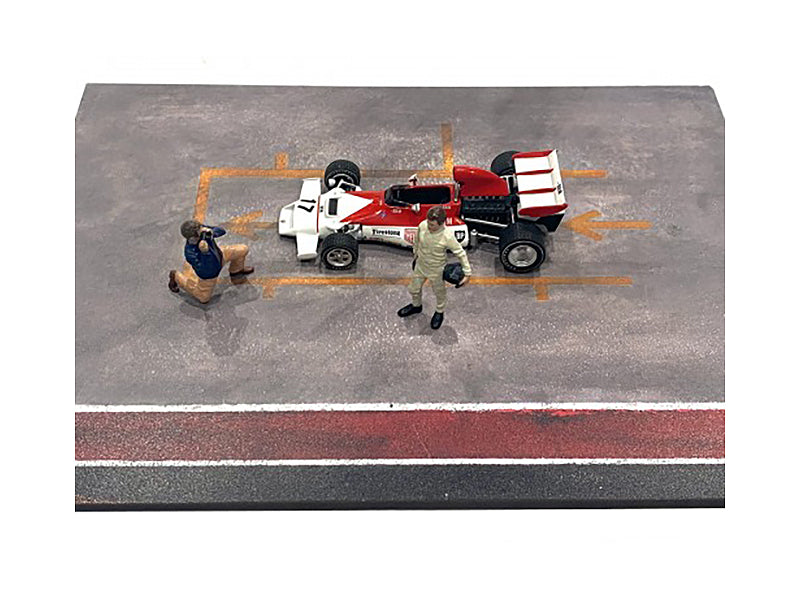 &quot;Race Day&quot; Two Diecast Figures Set 1 for 1/43 Scale Models by American Diorama