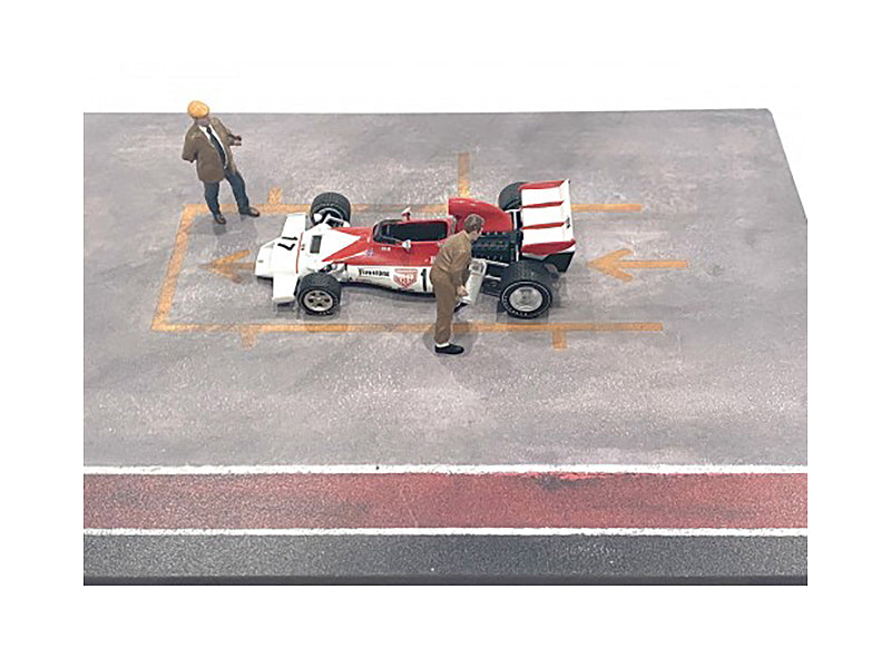 &quot;Race Day&quot; Two Diecast Figures Set 4 for 1/43 Scale Models by American Diorama