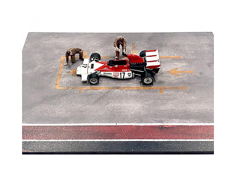 &quot;Race Day&quot; Two Diecast Figures Set 5 for 1/43 Scale Models by American Diorama